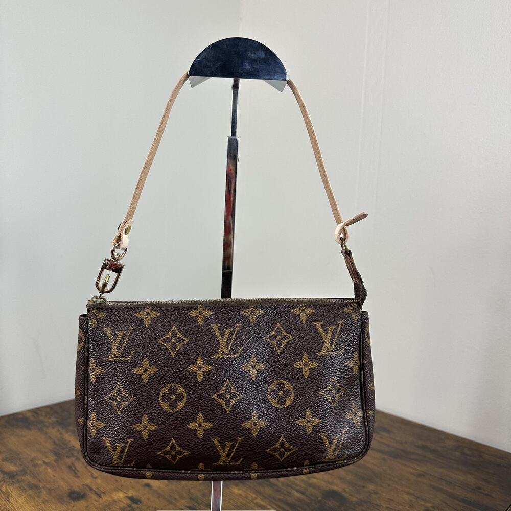 Louis Vuitton Pochette Accessoires Vintage Shoulder Bag Brown Monogram AR0927